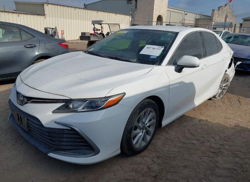 Photo 2 of 2022 Toyota Camry LE (VIN 4T1C11AK9NU697714)