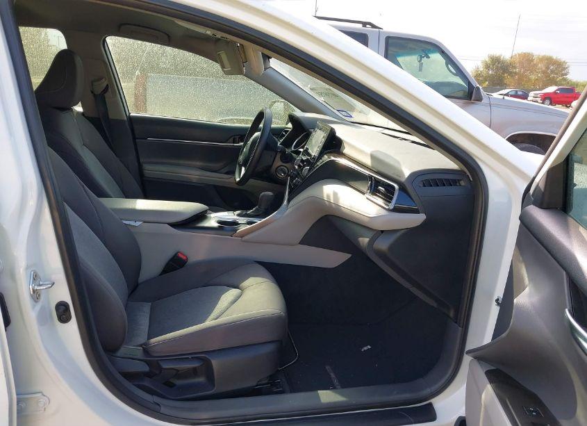 Photo 5 of 2022 Toyota Camry LE (VIN 4T1C11AK9NU697714)