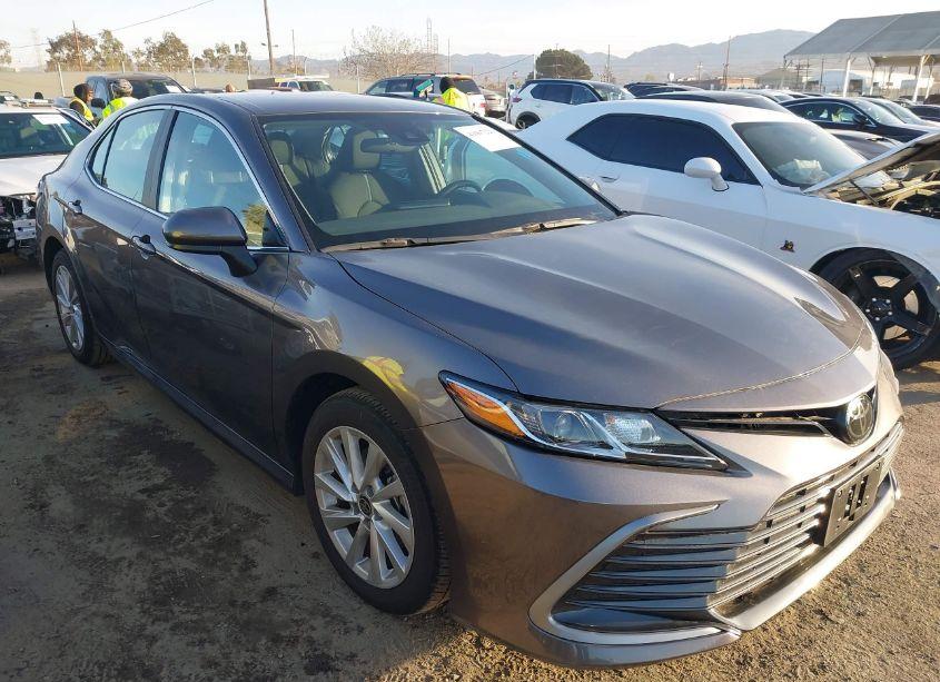 2024 Toyota Camry LE (VIN 4T1C11AK9RU193413) main photo