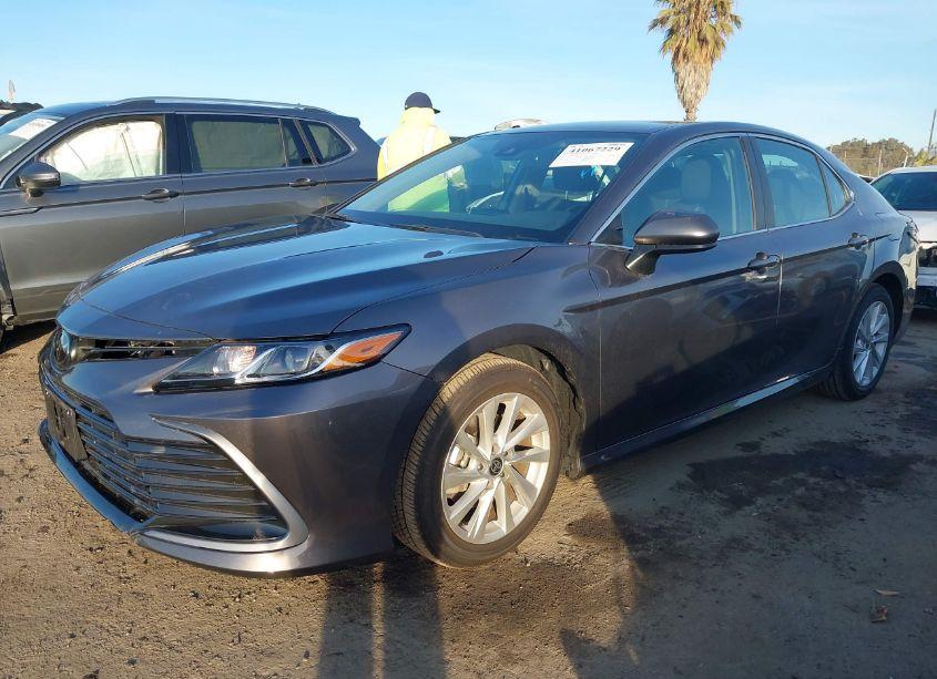 Photo 2 of 2024 Toyota Camry LE (VIN 4T1C11AK9RU193413)