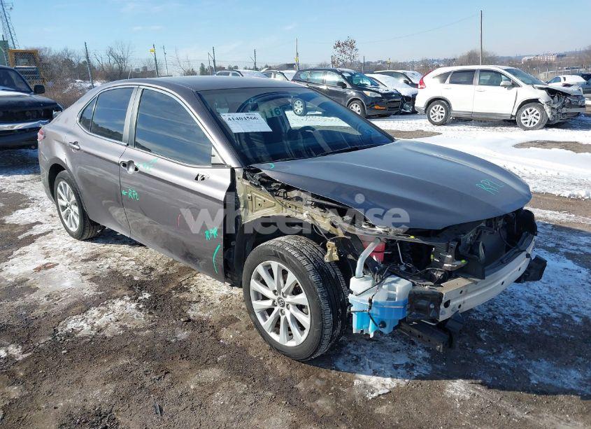 2020 Toyota Camry LE (VIN 4T1C11AKXLU335999) main photo