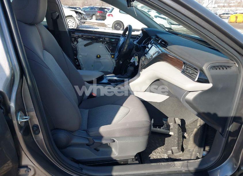 Photo 5 of 2020 Toyota Camry LE (VIN 4T1C11AKXLU335999)