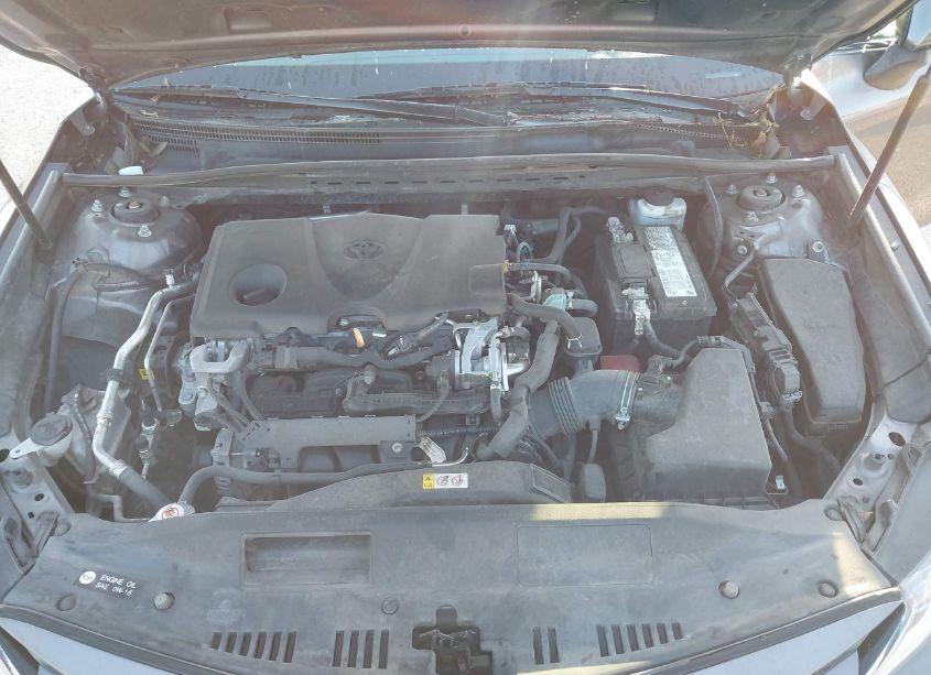 Photo 10 of 2020 Toyota Camry LE (VIN 4T1C11AKXLU389979)