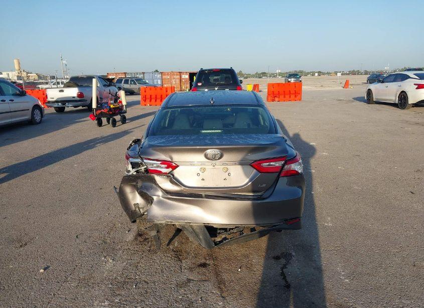 Photo 16 of 2020 Toyota Camry LE (VIN 4T1C11AKXLU389979)