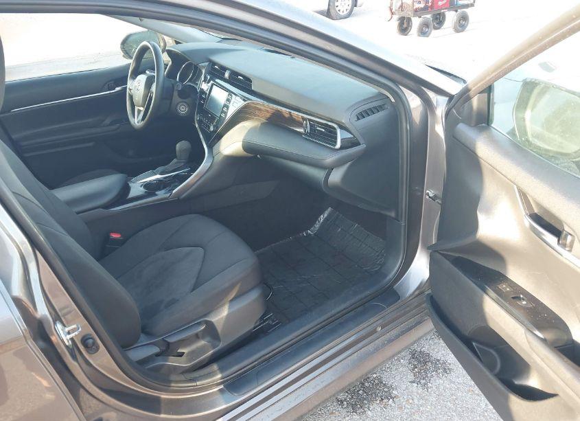 Photo 5 of 2020 Toyota Camry LE (VIN 4T1C11AKXLU389979)