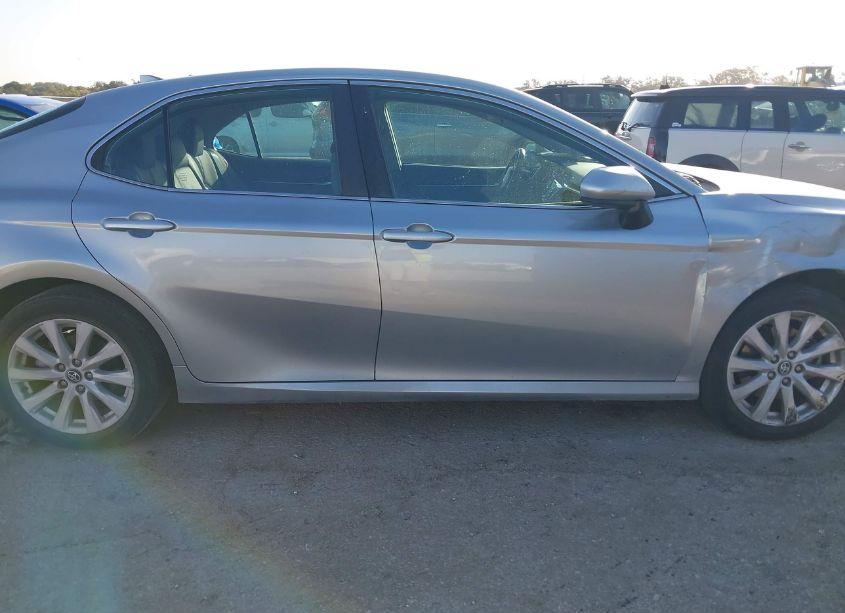 Photo 13 of 2020 Toyota Camry LE (VIN 4T1C11AKXLU870976)