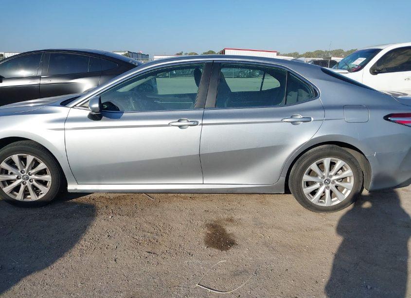 Photo 14 of 2020 Toyota Camry LE (VIN 4T1C11AKXLU870976)