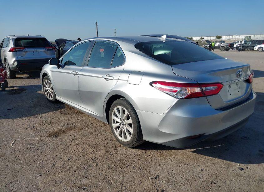 Photo 3 of 2020 Toyota Camry LE (VIN 4T1C11AKXLU870976)