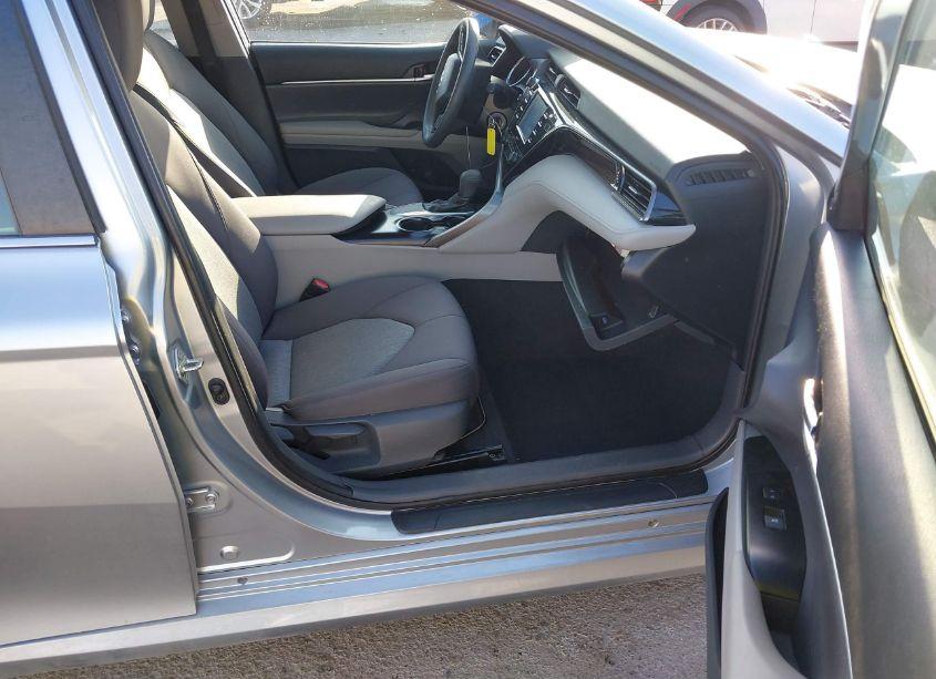 Photo 5 of 2020 Toyota Camry LE (VIN 4T1C11AKXLU870976)