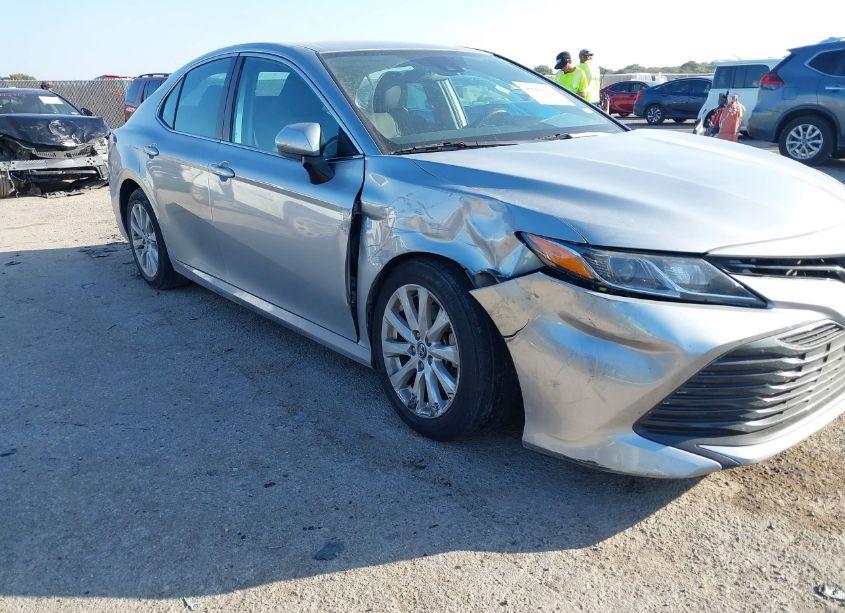 Photo 6 of 2020 Toyota Camry LE (VIN 4T1C11AKXLU870976)