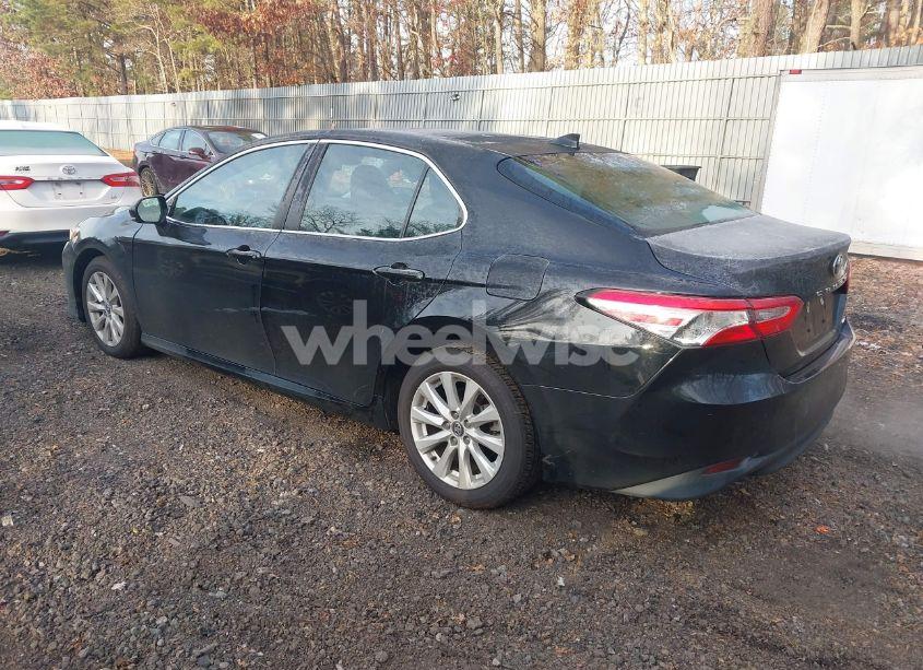 Photo 3 of 2020 Toyota Camry LE (VIN 4T1C11AKXLU871075)
