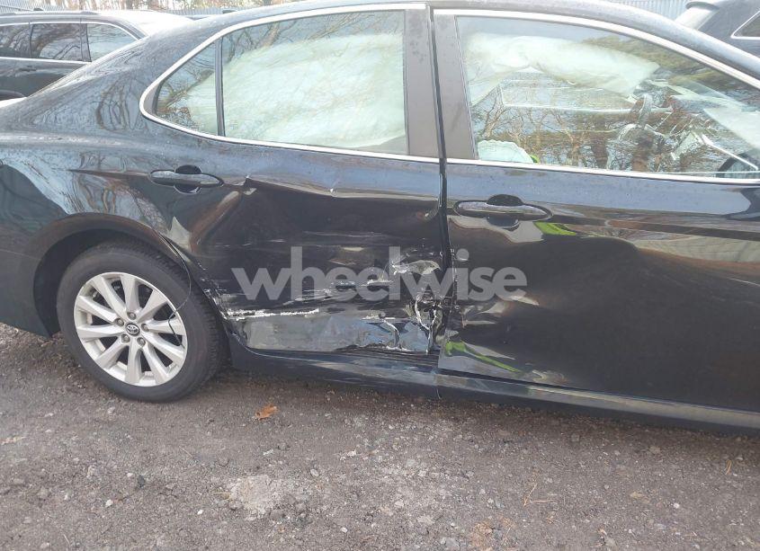 Photo 6 of 2020 Toyota Camry LE (VIN 4T1C11AKXLU871075)