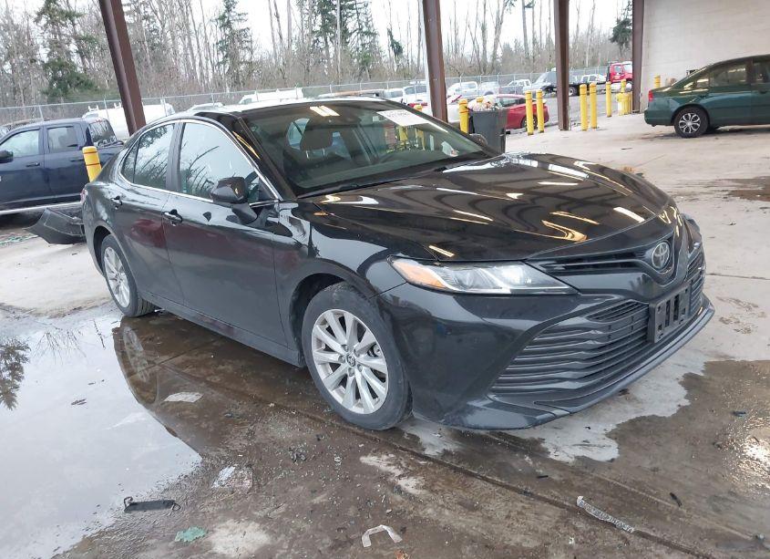 2020 Toyota Camry LE (VIN 4T1C11AKXLU949211) main photo