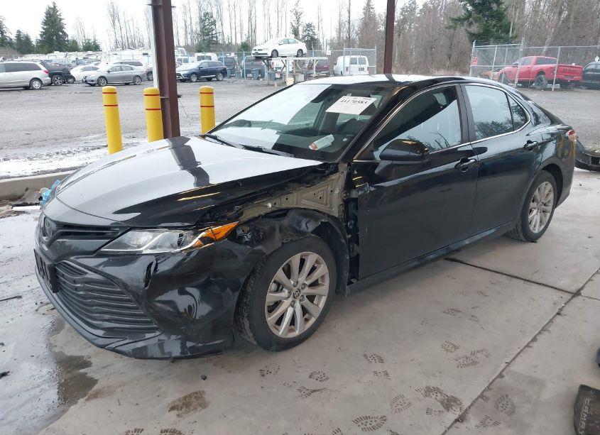 Photo 2 of 2020 Toyota Camry LE (VIN 4T1C11AKXLU949211)