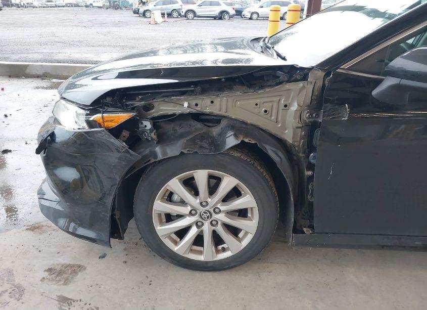 Photo 6 of 2020 Toyota Camry LE (VIN 4T1C11AKXLU949211)