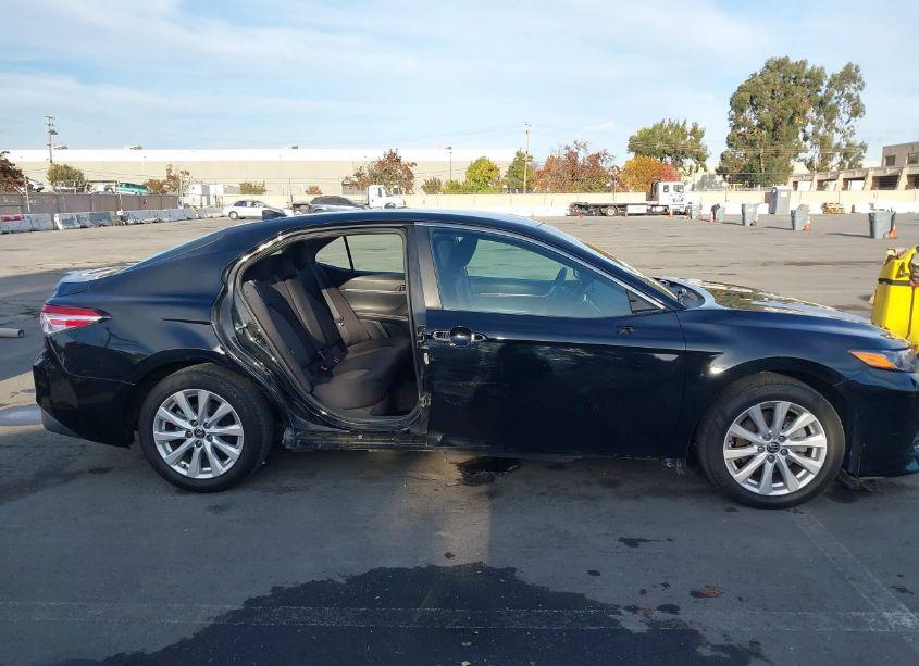 Photo 14 of 2020 Toyota Camry LE (VIN 4T1C11AKXLU960175)