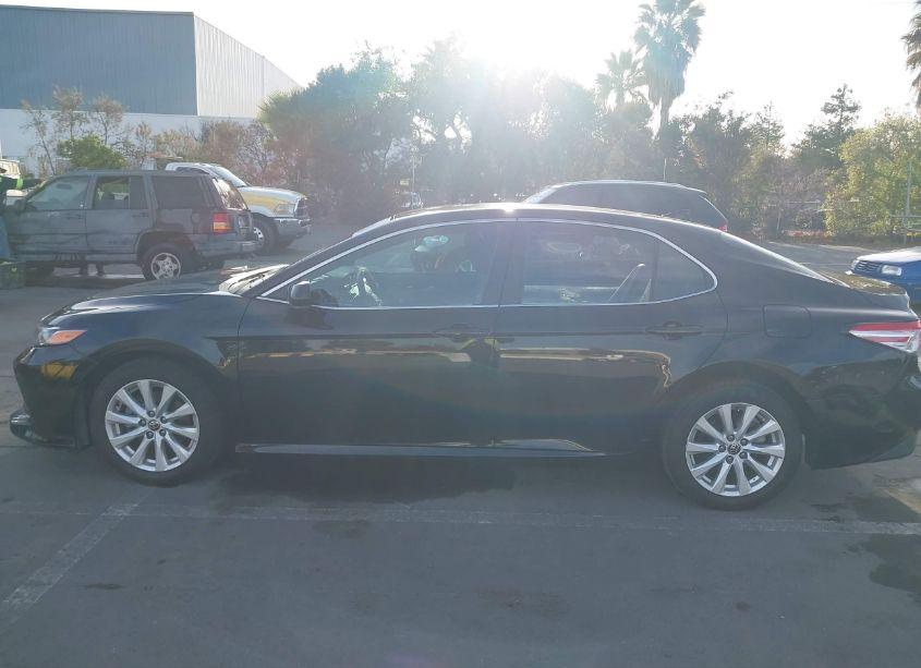 Photo 15 of 2020 Toyota Camry LE (VIN 4T1C11AKXLU960175)