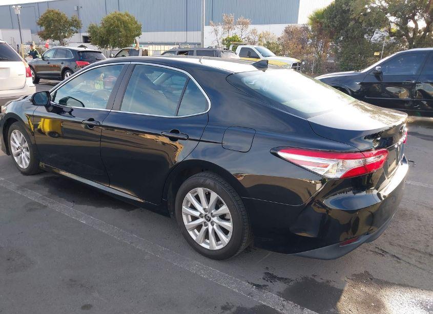 Photo 3 of 2020 Toyota Camry LE (VIN 4T1C11AKXLU960175)