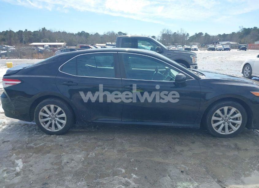 Photo 13 of 2020 Toyota Camry LE (VIN 4T1C11AKXLU969572)