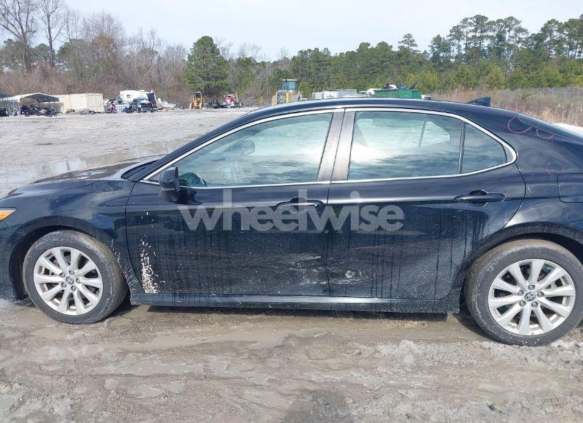 Photo 14 of 2020 Toyota Camry LE (VIN 4T1C11AKXLU969572)