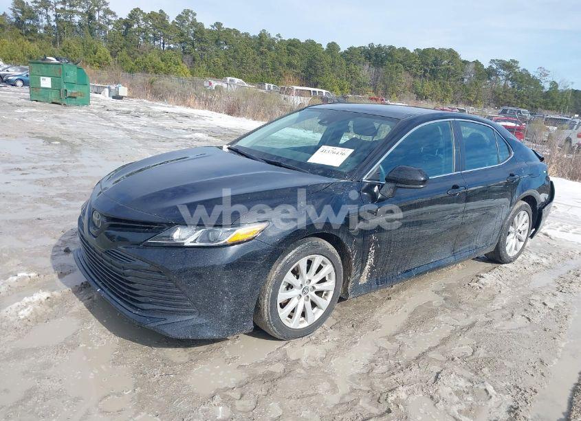 Photo 2 of 2020 Toyota Camry LE (VIN 4T1C11AKXLU969572)