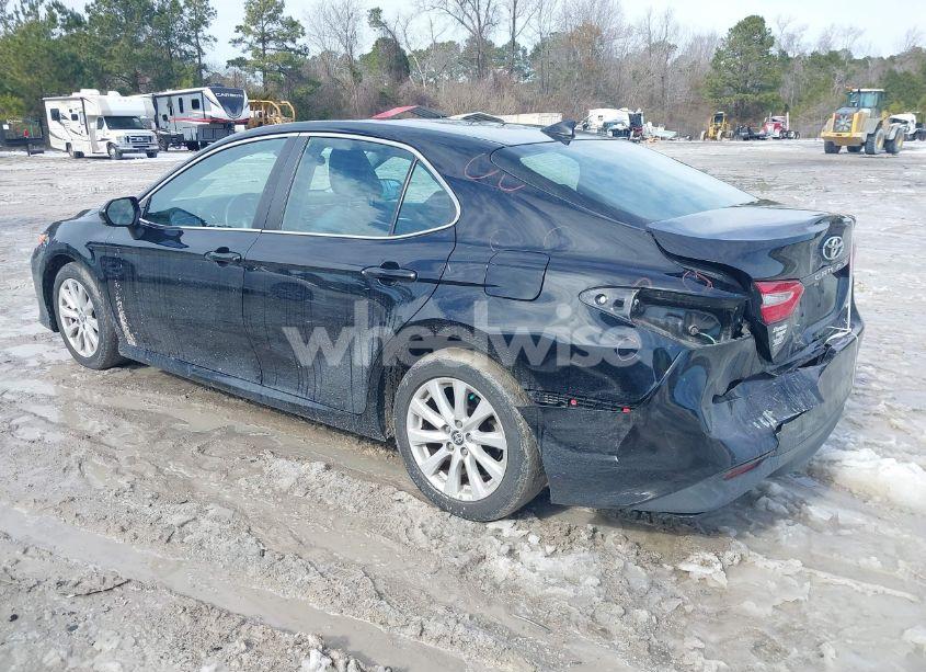 Photo 3 of 2020 Toyota Camry LE (VIN 4T1C11AKXLU969572)