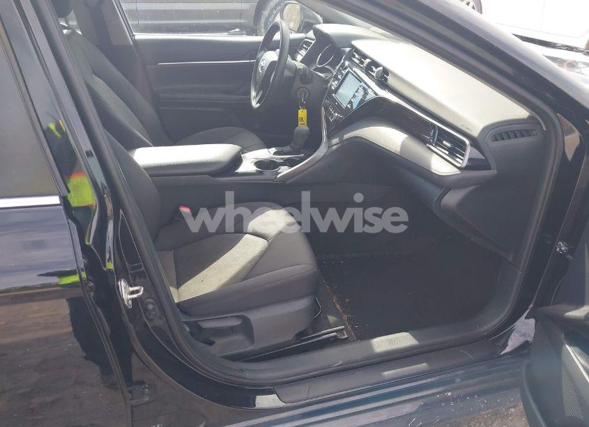 Photo 5 of 2020 Toyota Camry LE (VIN 4T1C11AKXLU969572)