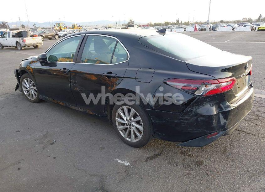 Photo 3 of 2021 Toyota Camry LE (VIN 4T1C11AKXMU426417)