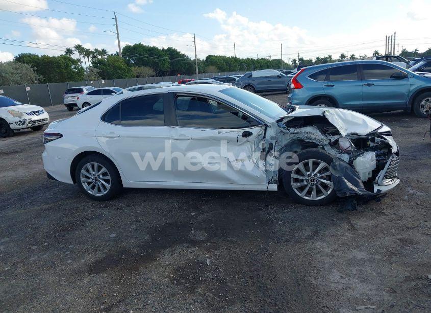 Photo 13 of 2021 Toyota Camry LE (VIN 4T1C11AKXMU435411)