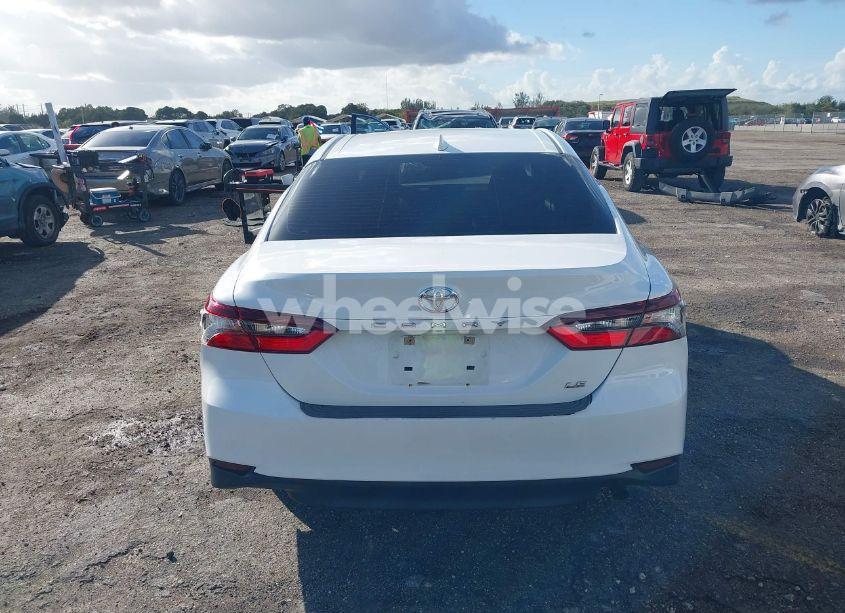 Photo 16 of 2021 Toyota Camry LE (VIN 4T1C11AKXMU435411)