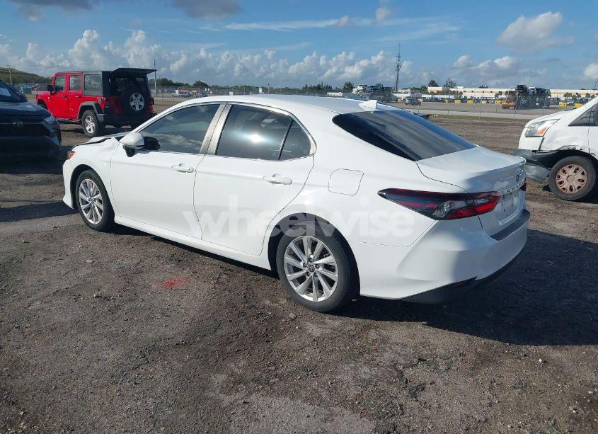 Photo 3 of 2021 Toyota Camry LE (VIN 4T1C11AKXMU435411)