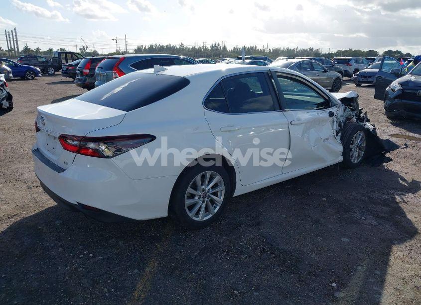 Photo 4 of 2021 Toyota Camry LE (VIN 4T1C11AKXMU435411)