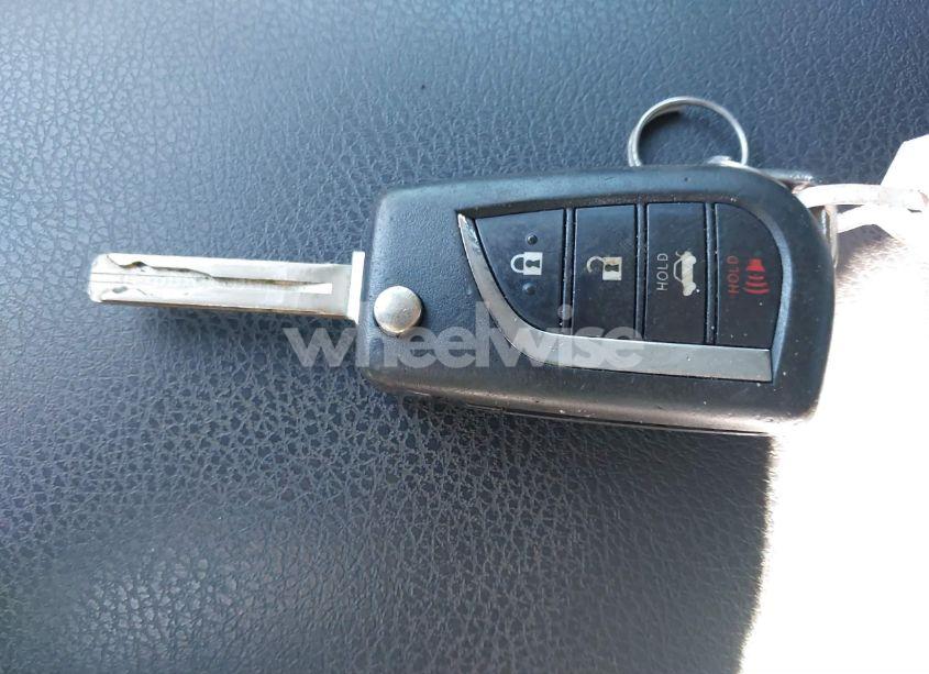 Photo 11 of 2021 Toyota Camry LE (VIN 4T1C11AKXMU436719)