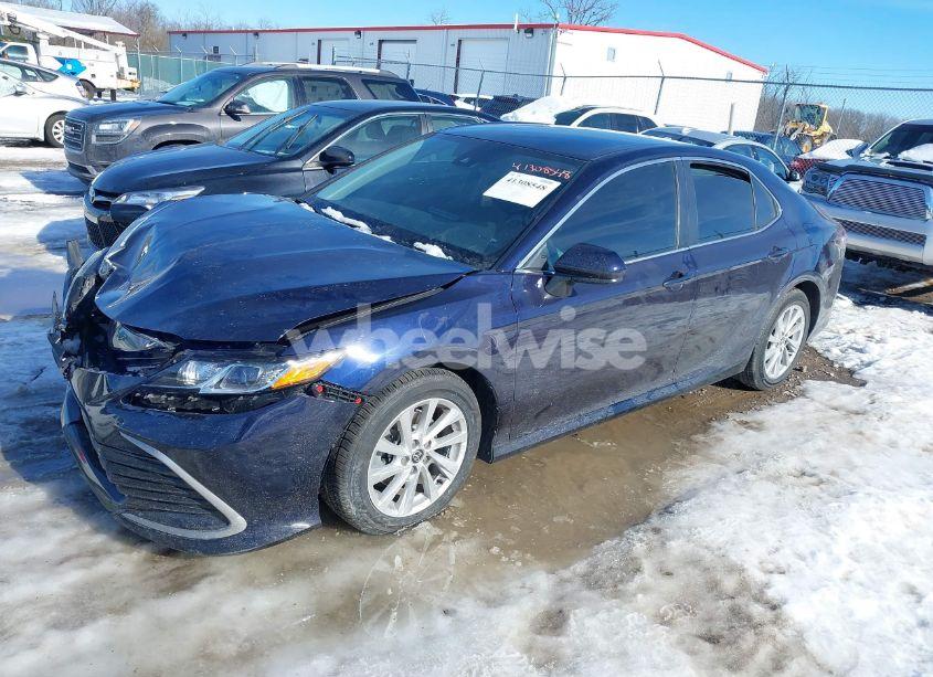 Photo 2 of 2021 Toyota Camry LE (VIN 4T1C11AKXMU436719)