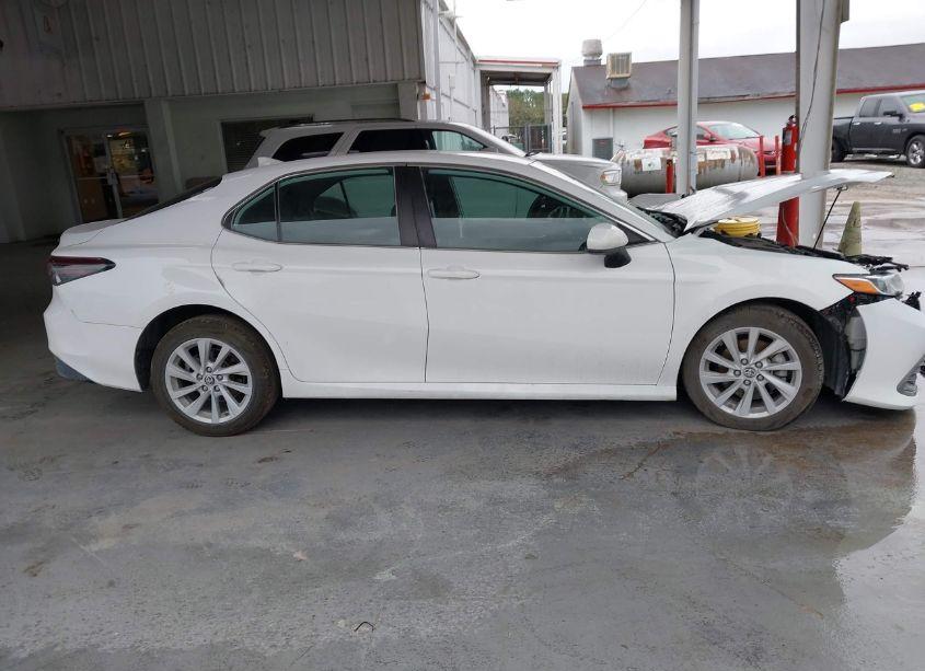 Photo 13 of 2021 Toyota Camry LE (VIN 4T1C11AKXMU541938)