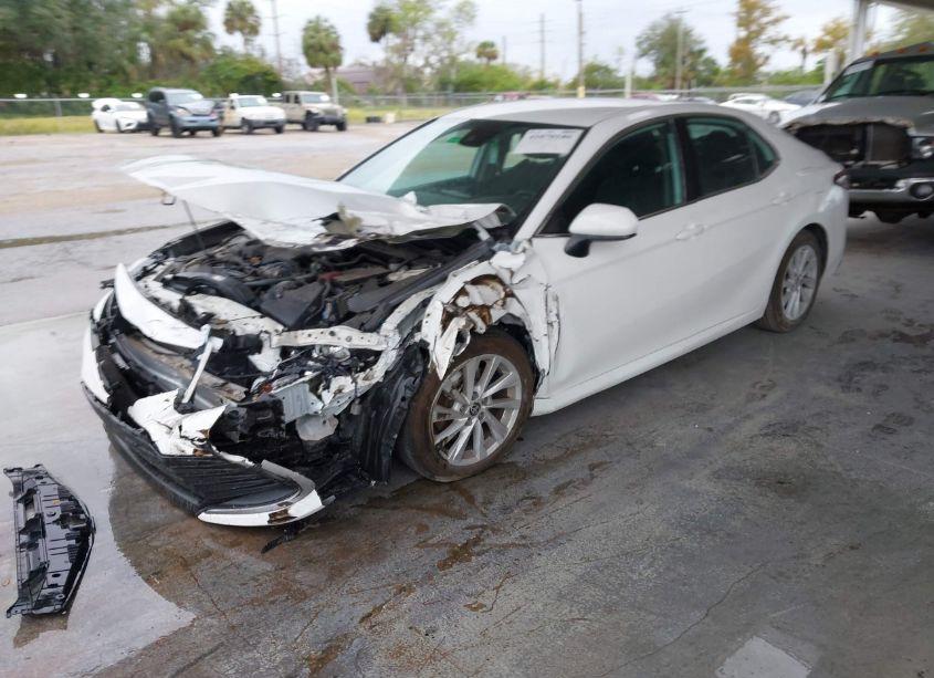 Photo 2 of 2021 Toyota Camry LE (VIN 4T1C11AKXMU541938)