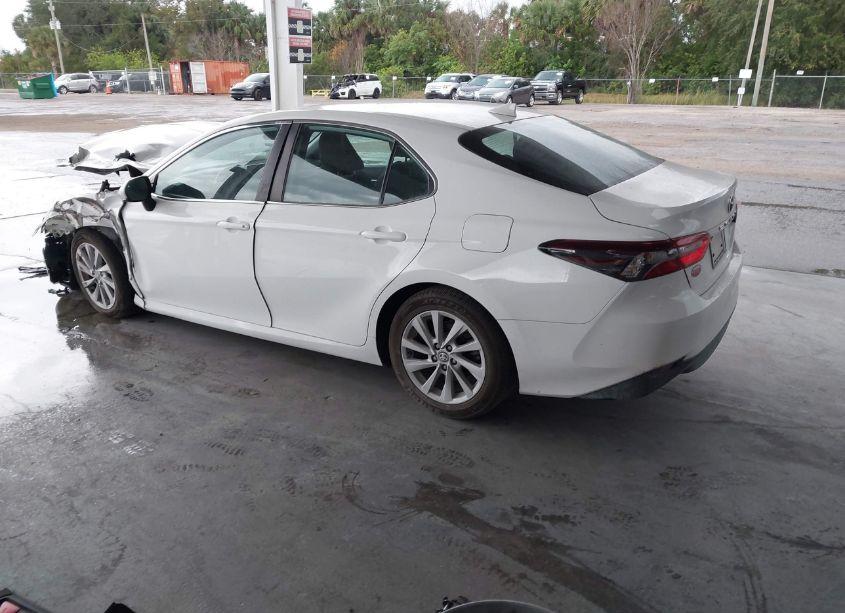 Photo 3 of 2021 Toyota Camry LE (VIN 4T1C11AKXMU541938)