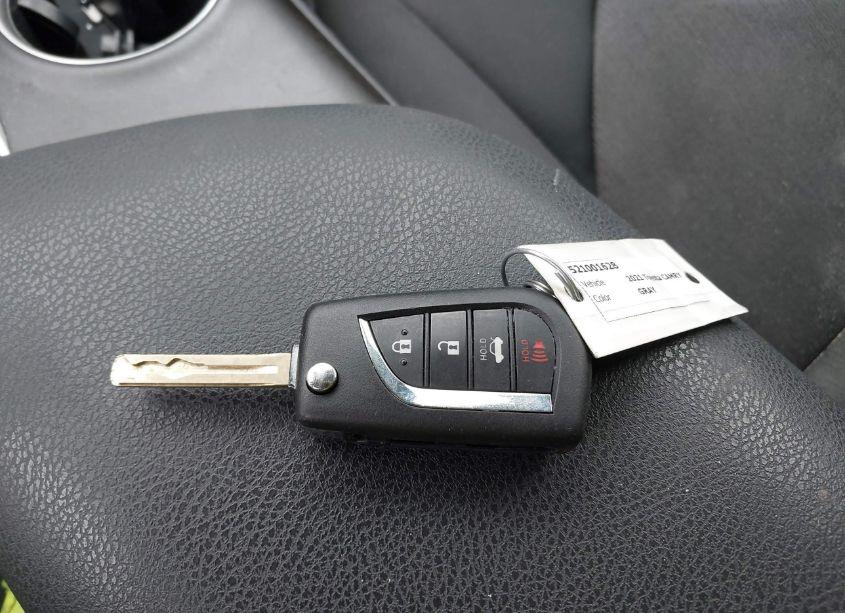 Photo 11 of 2021 Toyota Camry LE (VIN 4T1C11AKXMU587494)