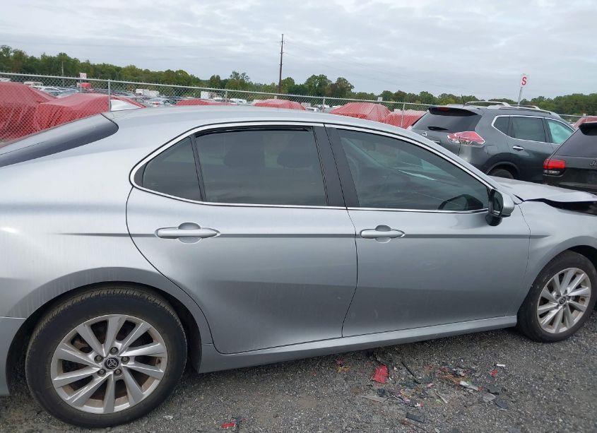 Photo 14 of 2021 Toyota Camry LE (VIN 4T1C11AKXMU587494)