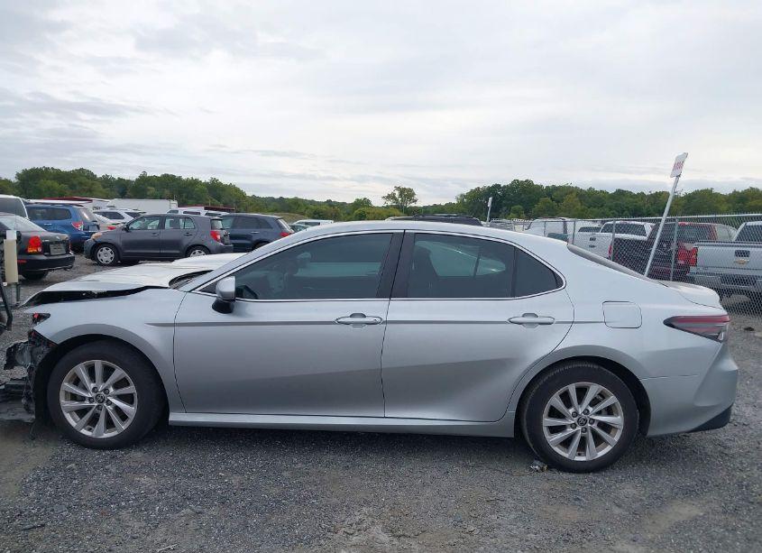 Photo 15 of 2021 Toyota Camry LE (VIN 4T1C11AKXMU587494)