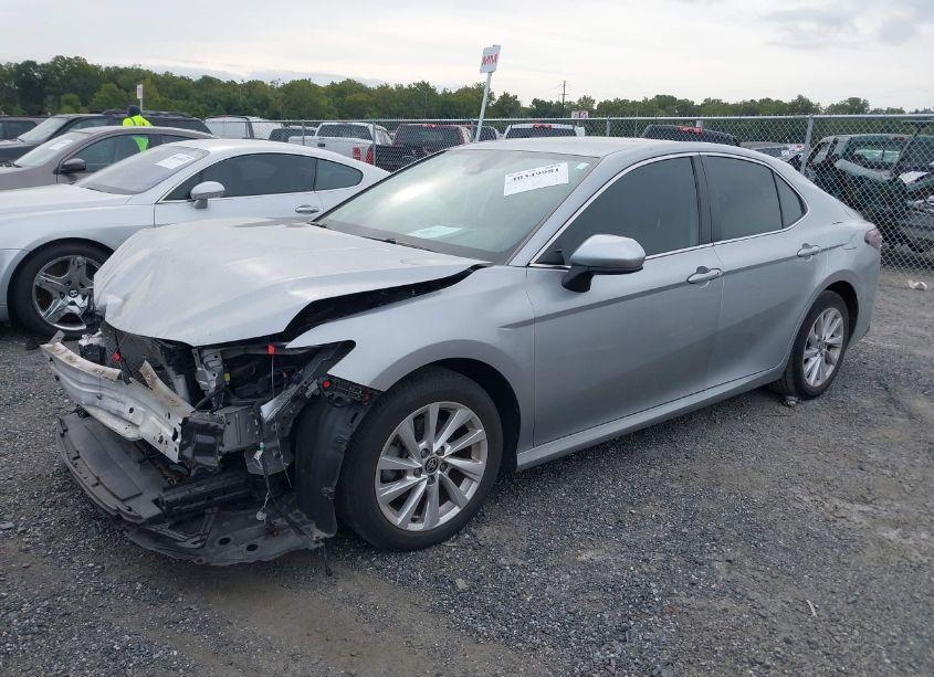 Photo 2 of 2021 Toyota Camry LE (VIN 4T1C11AKXMU587494)