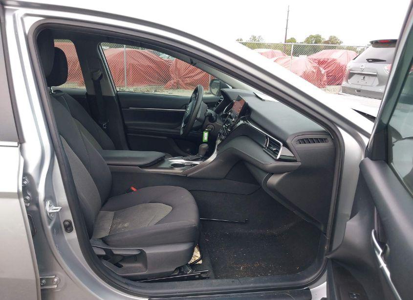 Photo 5 of 2021 Toyota Camry LE (VIN 4T1C11AKXMU587494)