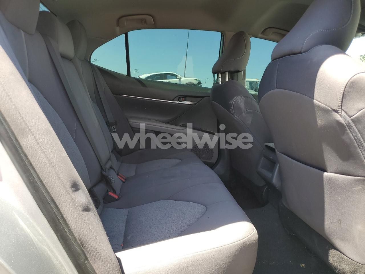 Photo 10 of 2022 TOYOTA CAMRY LE (VIN 4T1C11AKXNU037729)