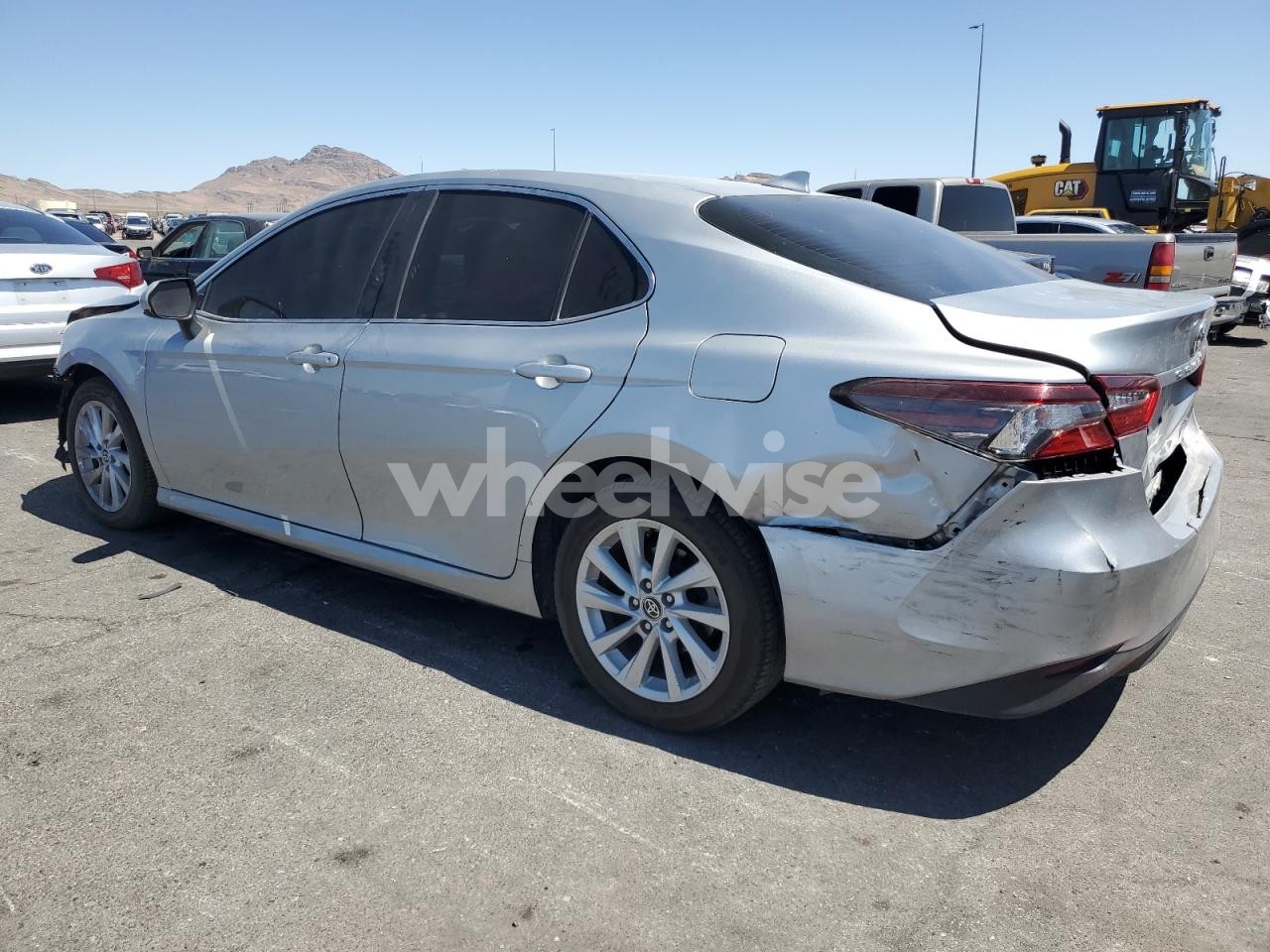 Photo 2 of 2022 TOYOTA CAMRY LE (VIN 4T1C11AKXNU037729)