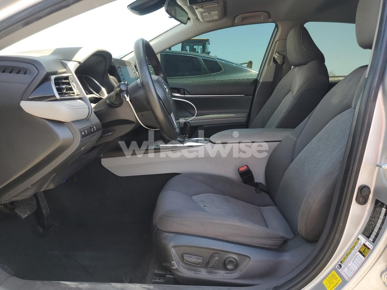 Photo 7 of 2022 TOYOTA CAMRY LE (VIN 4T1C11AKXNU037729)