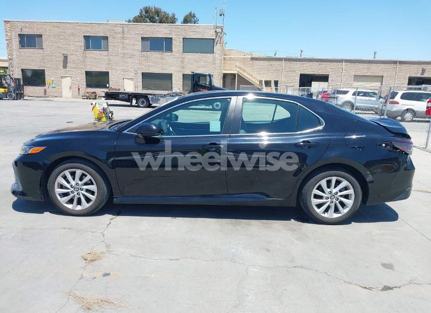 Photo 14 of 2022 Toyota Camry LE (VIN 4T1C11AKXNU047824)