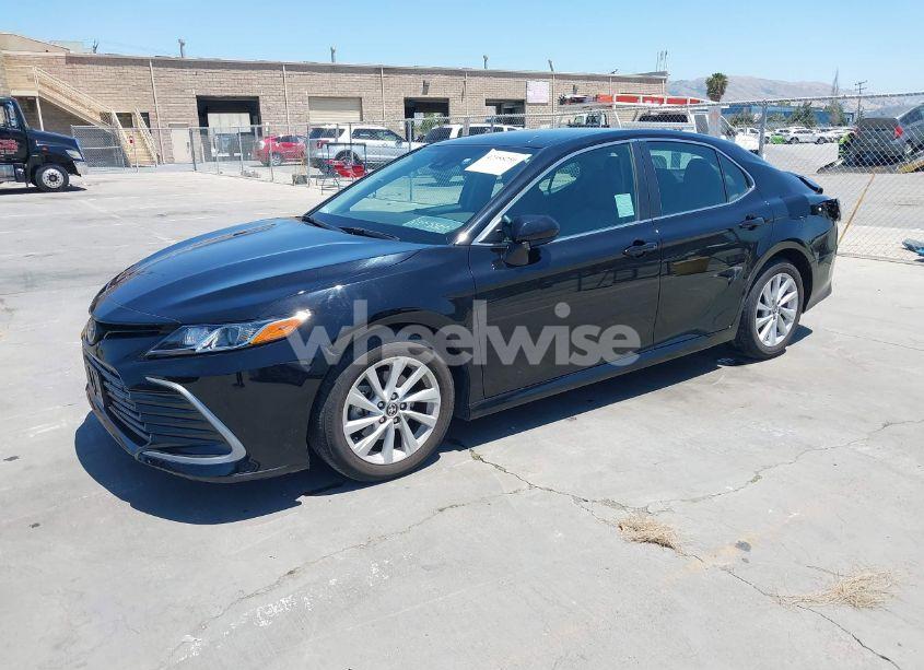 Photo 2 of 2022 Toyota Camry LE (VIN 4T1C11AKXNU047824)