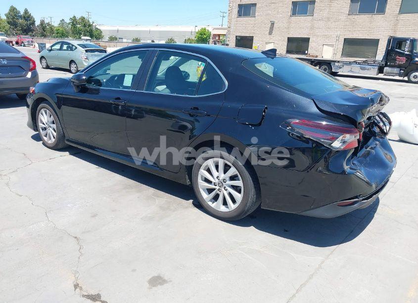 Photo 3 of 2022 Toyota Camry LE (VIN 4T1C11AKXNU047824)