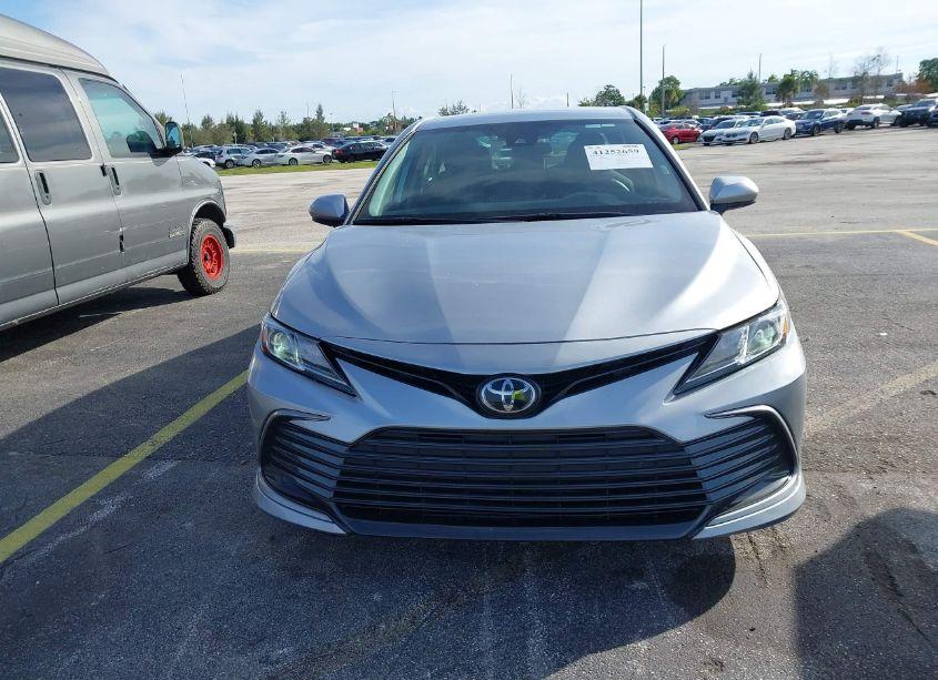 Photo 12 of 2022 Toyota Camry LE (VIN 4T1C11AKXNU630149)