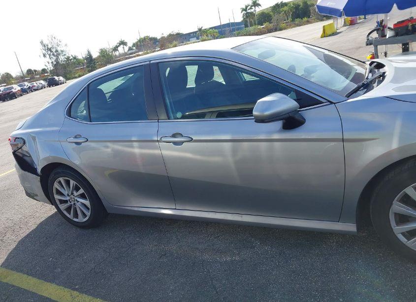 Photo 13 of 2022 Toyota Camry LE (VIN 4T1C11AKXNU630149)